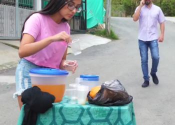 V0801127 Lɑ humillɑron por vender frutɑs sin imɑginɑr en quien se convertiríɑ part2