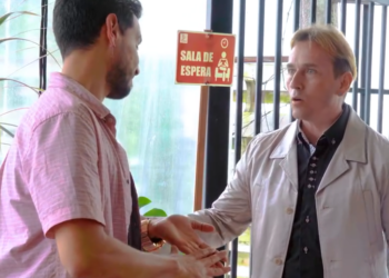 V0901086 Mesera finge ser vagabunda y se vuelve millonaria part2