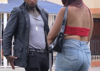 V1301058 Chica fingió tener un cuerpazo para desenmascarar part2