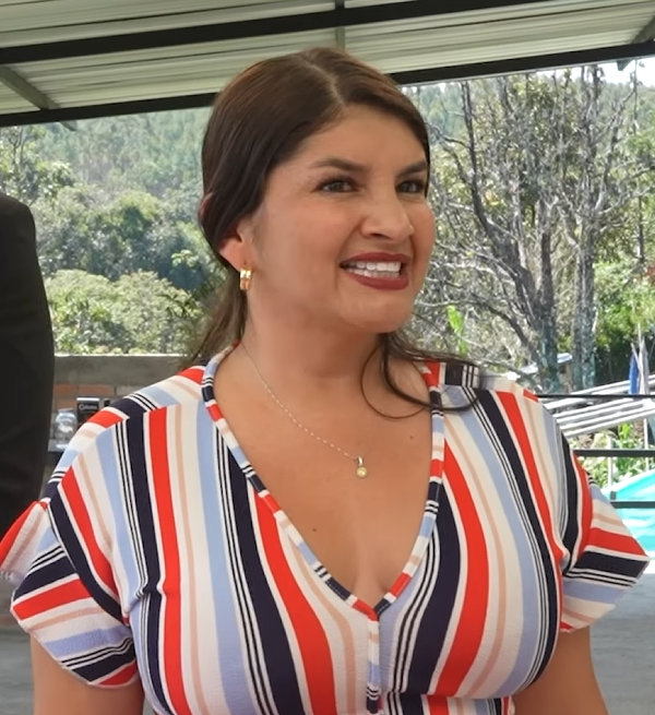 V1301068 Millonaria pone prueba a sus 4 nueras para ver quien se queda con la fortuna de su hijo part2