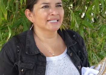 V1301072 Monja besa a un cura para salvarse  part2