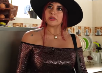 V1301077 Fingía ayudar a su madre en redes sociales y se llevó una gran lección part2