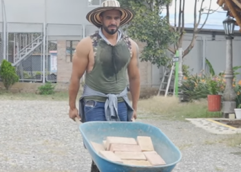 V1301083 Deseaba al esposo de su vecina y armó un plan para conquistarlo part2