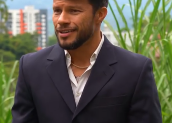 V1601057 Mesera ayudó a este millonario sin imaginar como terminaría part2