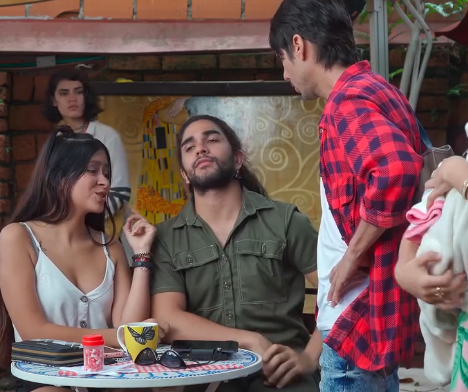 V1601058 La humillaron por amamantar a su bebé en publico sin pensar qué pasaría esto part2