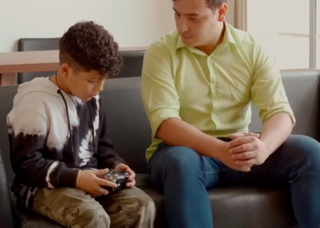 V1601061 Su papá hace un plan para darle una lección a su hijo malcriado part2