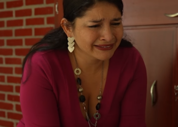 V2201053 Millonaria descubre que el chico que vende flores es su hijo part2