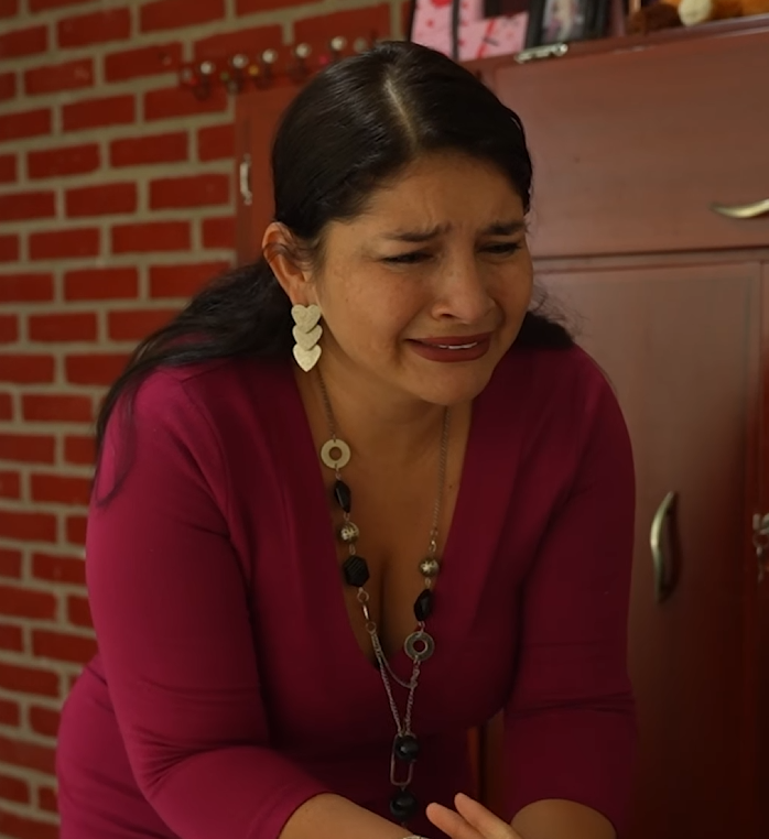 V2201053 Millonaria descubre que el chico que vende flores es su hijo part2