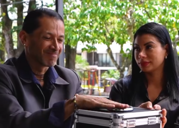 V2201062 Dejó a su esposo en el peor momento, pero la vida le dio una lección part2