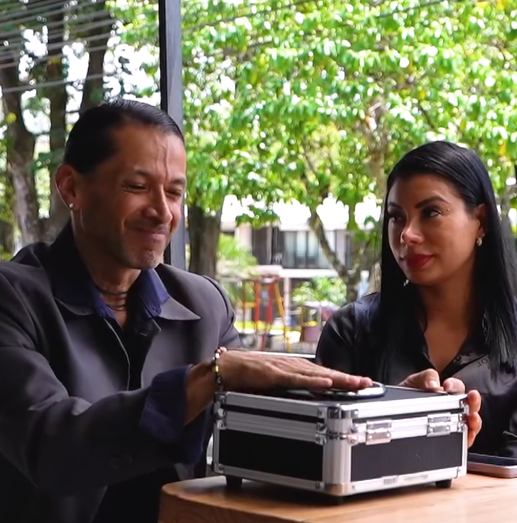 V2201062 Dejó a su esposo en el peor momento, pero la vida le dio una lección part2