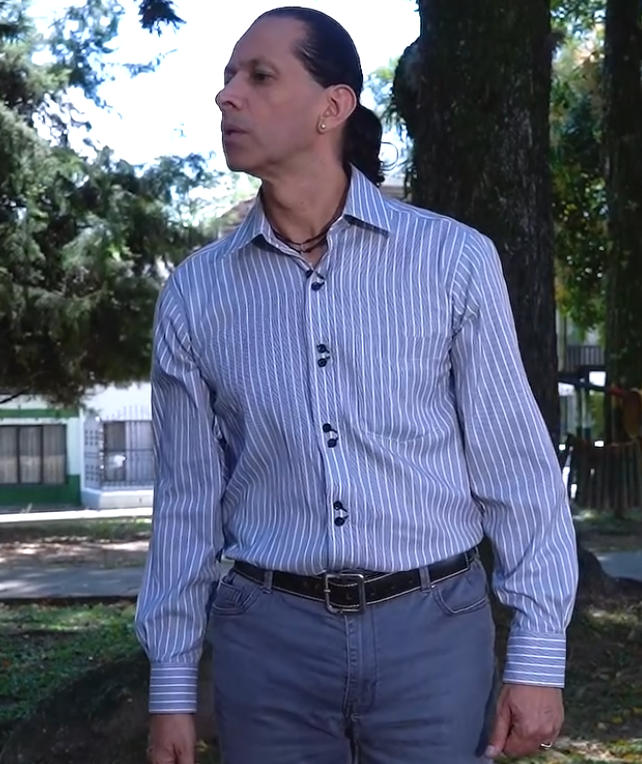 V2301063 Millonaria tiró el bolso a la basura por equivocación y una vagabunda hizo esto part2