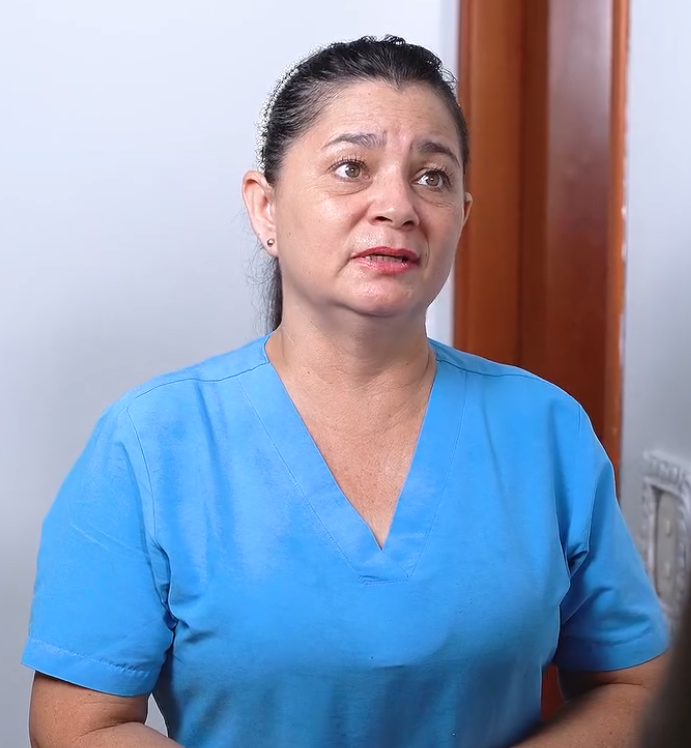 V2301072 Millonario fingió ser de la limpieza sin imaginar como lo trataría la novia de su hijo part2