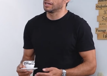 V2301075 Millonario ofrece 100 mil dólares a una mujer casada para que sea su esposa part2