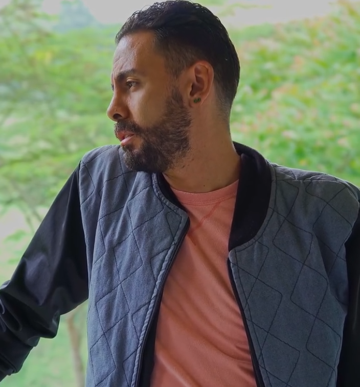 V2301140 Millonario se hace pasar por barrendero para descubrir la novia de su hijo part2