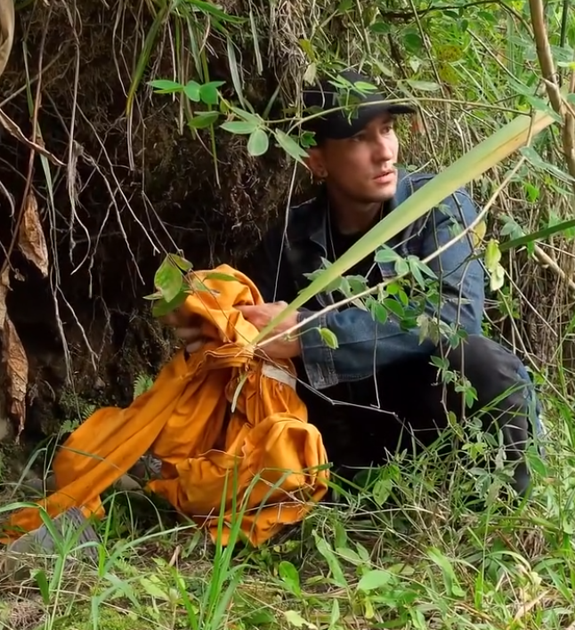 V2301180 Rea fugó de la cárcel para rescatar a esta chica de una situación peligrosa part2
