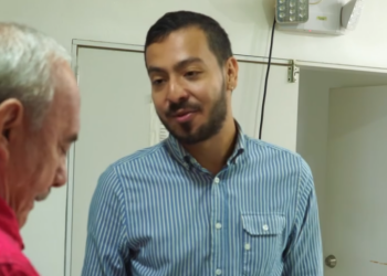 V0901230 Humilló y le dijo viejo feo al empleado del restaurante sin imaginar quien era part2