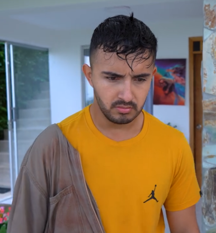 V0901233 Dueño de hacienda se hizo pasar por empleado para darle una lección de humildad a estas chicas part2