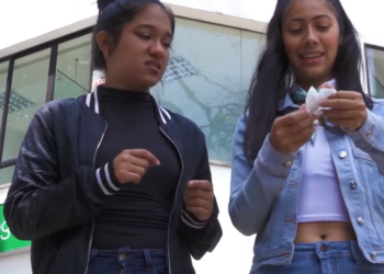 V0901015 Estas chicas ponían cucarachas en la comida de los restaurante para no pagarla part2