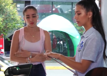 V0701078 Por tratar mal los clientes, recibió este merecido part2