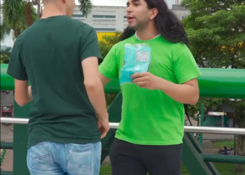 V0901005 Vagabundo se hace millonario gracias al truco de este empresario multimillonario part2