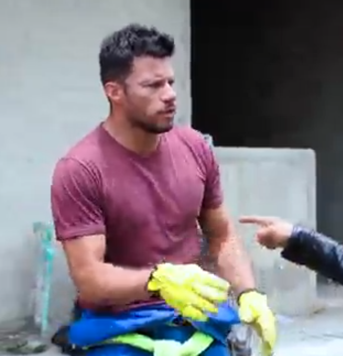 V0901252 Este albañil y su hijo salvaron a esta millonaria y les da una recompensa part2c