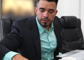 V1001158 Empresario pone a prueba a futuras empleadas part2