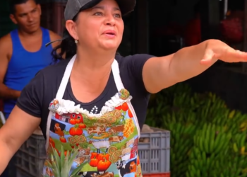 V2101064 Estas chicas se metieron con la abuela equivocada part2