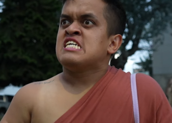 V1301023 Padre de familia se vistió de mujer para descubrir como la madre de su hija malgastaba el dinero de su hija y la desprotegía part2