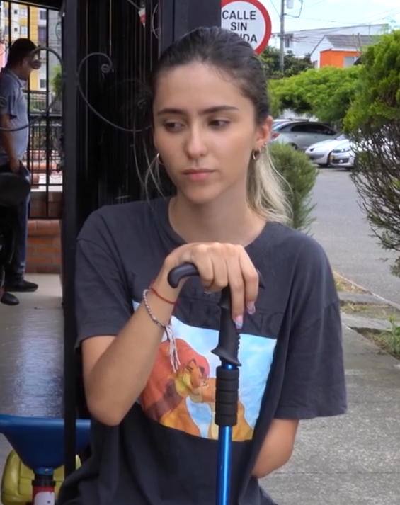 V0701038 Arriesga su trabajo por dar de comer a una indigente, pero no creeras lo que paso part2