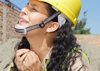 V1301036 Ingeniero me rechazó por ser albañil hasta que me vio en traje de baño part2