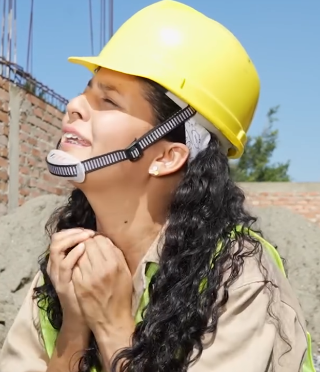 V1301036 Ingeniero me rechazó por ser albañil hasta que me vio en traje de baño part2