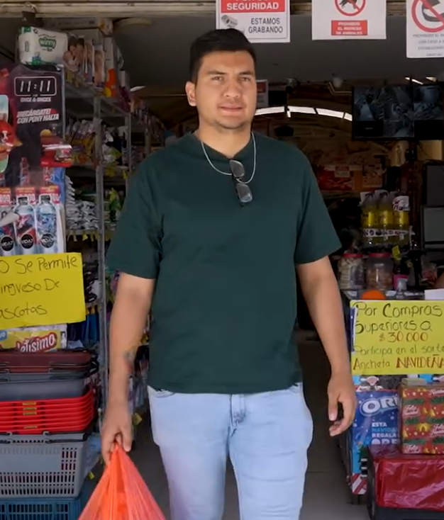 V1301031 Le puso un cajero automático en el asiento de una moto taxi pero no vas a creer porque lo hizo part2