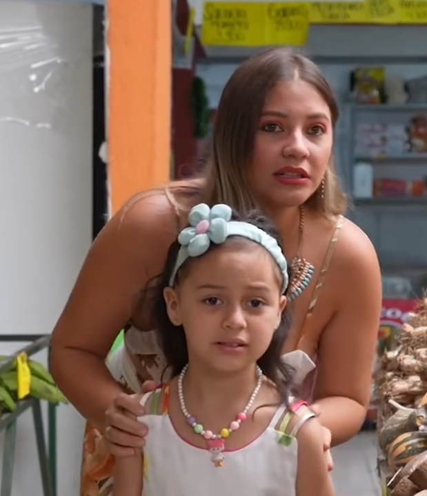 V1301034 Niña puso su foto en el teléfono de un chico y te va a sorprender el por qué lo hizo part2