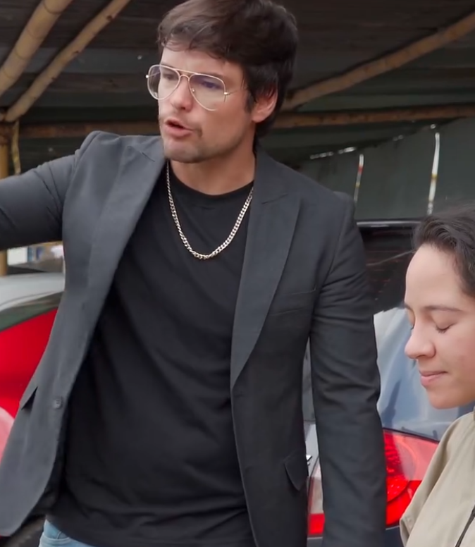 V2101124 La humilló por ser lava carros y le decía poca cosa pero al final lo que descubren lo hace pagar caro part2