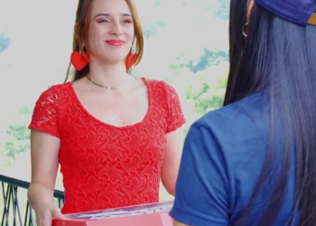 V2101076 Descubrió que su esposa tenia otro hombre gracias a esta repartidora part2