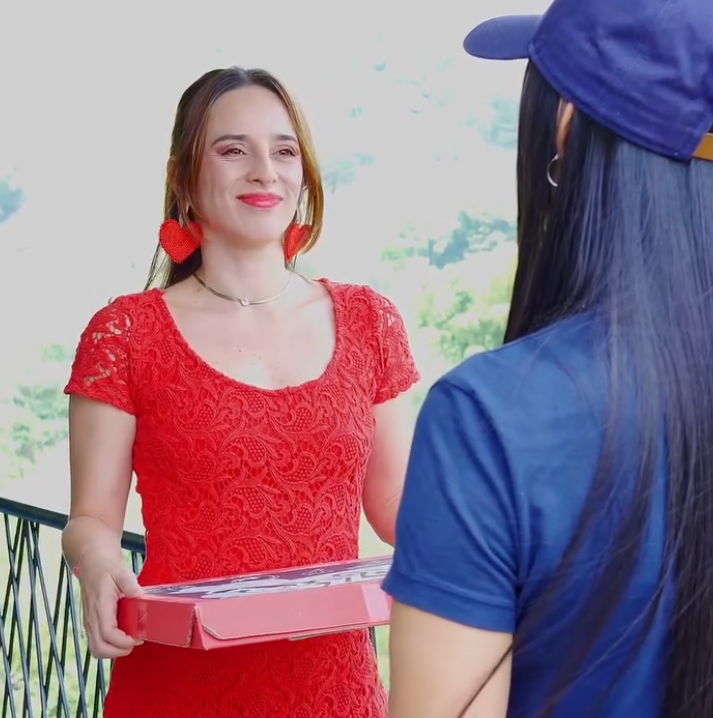 V2101076 Descubrió que su esposa tenia otro hombre gracias a esta repartidora part2