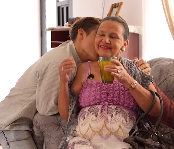 V1301042 Mi hijo regresó de USA casado con una anciana part2