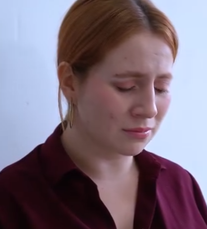 V1601039 Empresario pone a prueba a sus futuras empleadas part2