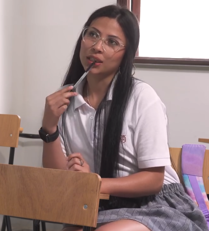 V0901055 Colegiadas escondían algo que su profesor no se imaginaba part2