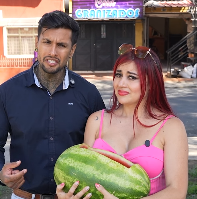 V1301056 Escondió oro en una sandía gracias a la inteligencia de esta abuelita part2