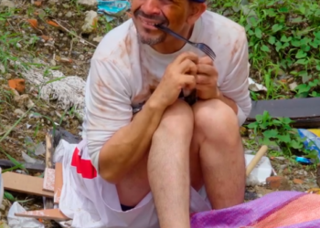 V1601048 Empleada es despedida por darle de comer a este vagabundo part2