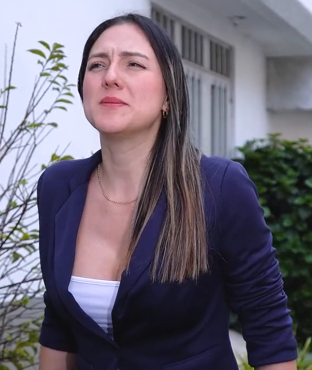 V2301055 Se hizo pasar por otro en internet para enamorarme part2