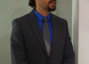 V2301056 Mujer se metió por la ventana para dejarle su hija a este hombre abandonándola de esta manera part2