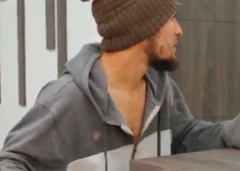 V2301119 Un vagabundo lo encontró moribundo y lo ayudo sin saber quien era el part2