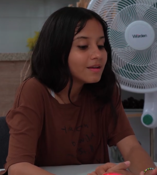 V2301212 Hombre gasta dinero en el hijo de otro, mientras su propia hija pasa hambre part2