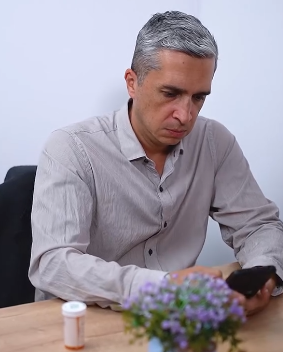 V2301214 Alumna pide ayuda a su profesora para salvarse de este chico part2