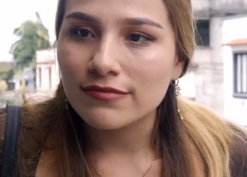 V2301216 Se burlan de ella por tener un trabajo humilde sin imaginar en quien se convertiría part2