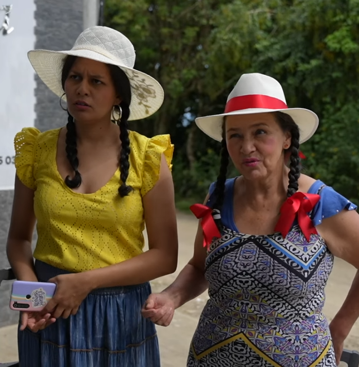 V2201063 Le niegan entrada a campesina en un hotel sin saber que era la dueña part2