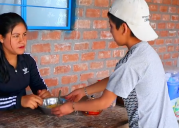 V0701007 Sufrimiento de un niño en manos de su hermana part2