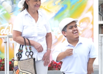 V1301010 Le niegan entrada a ancianos en un hotel sin saber que eran los dueños part2